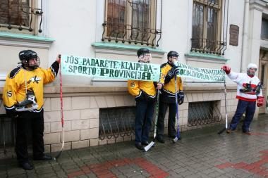Klaipėdos ledo ritulininkai prašo valdžios dėmesio