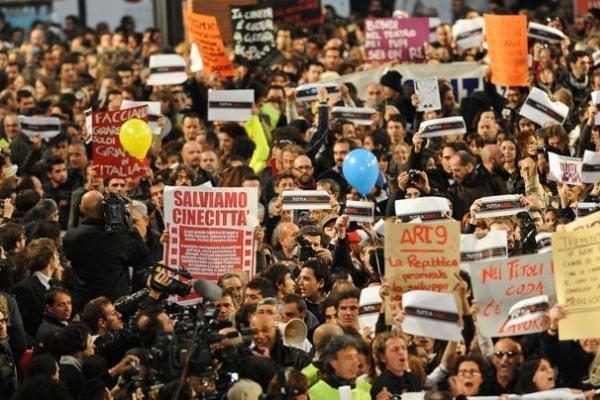 Romos kino festivalio atidarymo ceremoniją sutrikdė protestuotojai