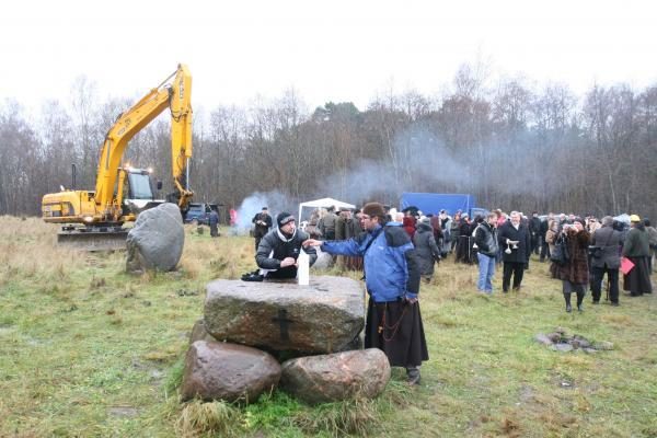 Pranciškonai kastuvais paskelbė onkologinio centro statybų pradžią 