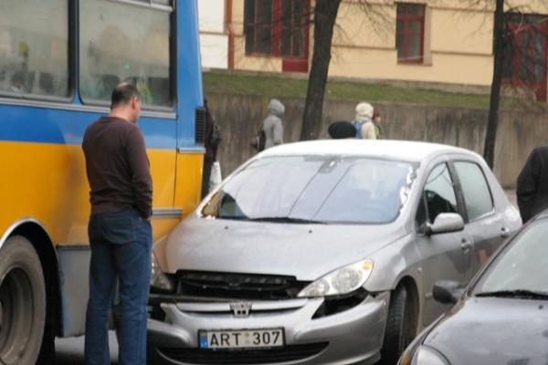 Vilniuje iki 13 val. – dešimtys eismo įvykių