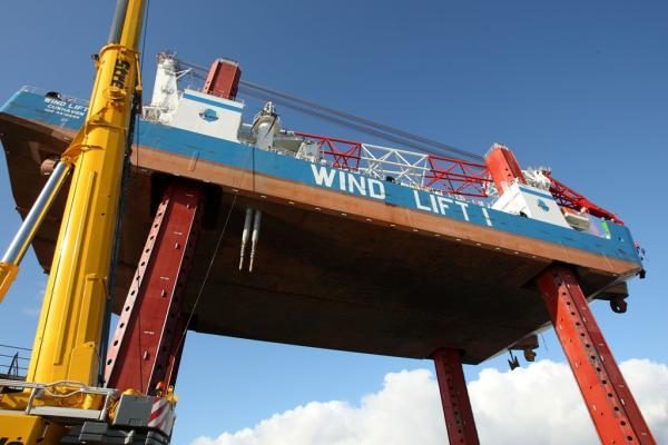 Vakarų laivų gamykloje tikrinamas laivas „WindLift1“