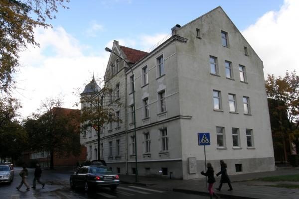 Audra Klaipėdoje nuplėšė mokyklos stogą