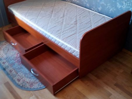 Skelbimas - Patogi viengulė lova su patalynės dėžėmis ir "Memory Foam" čiužiniu