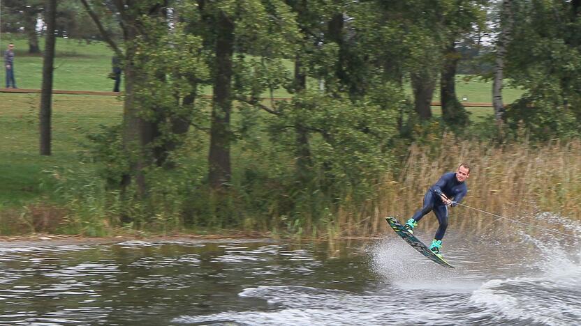 Zarasuose – didžiausias Baltijos šalyse vandenlenčių parkas