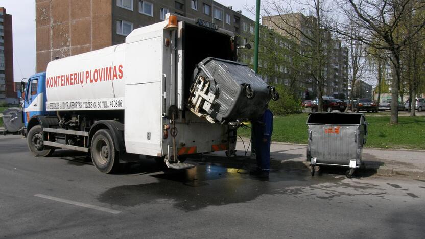 Buitinių atliekų konteineriai vasarą turi būti plaunami ne rečiau kaip kartą per mėnesį