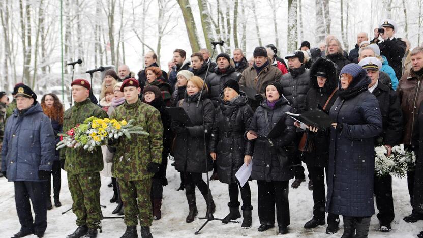 Žuvusiųjų pagerbimo ceremoniją prie paminklo 1923 m. sukilimo dalyviams