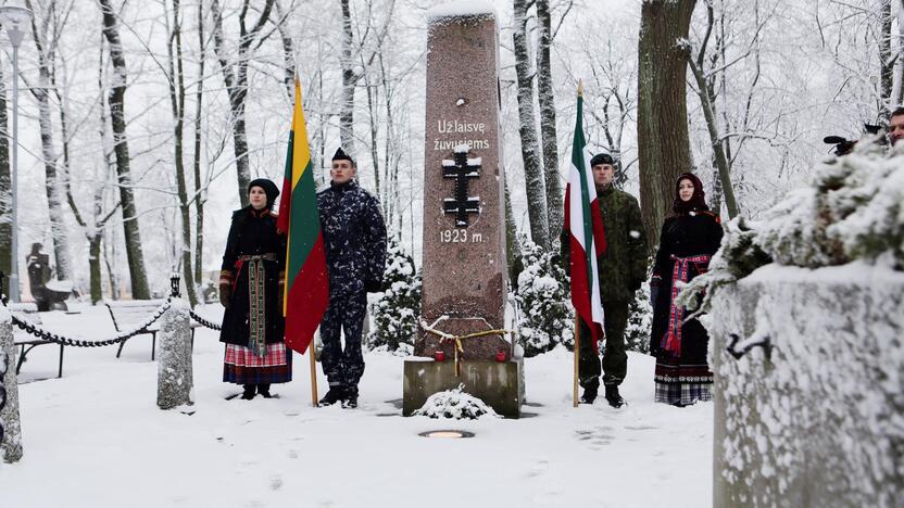 Žuvusiųjų pagerbimo ceremoniją prie paminklo 1923 m. sukilimo dalyviams