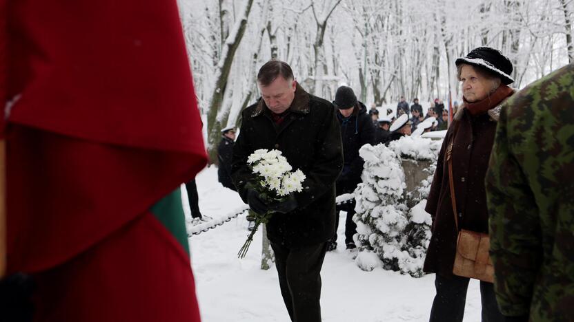 Žuvusiųjų pagerbimo ceremoniją prie paminklo 1923 m. sukilimo dalyviams