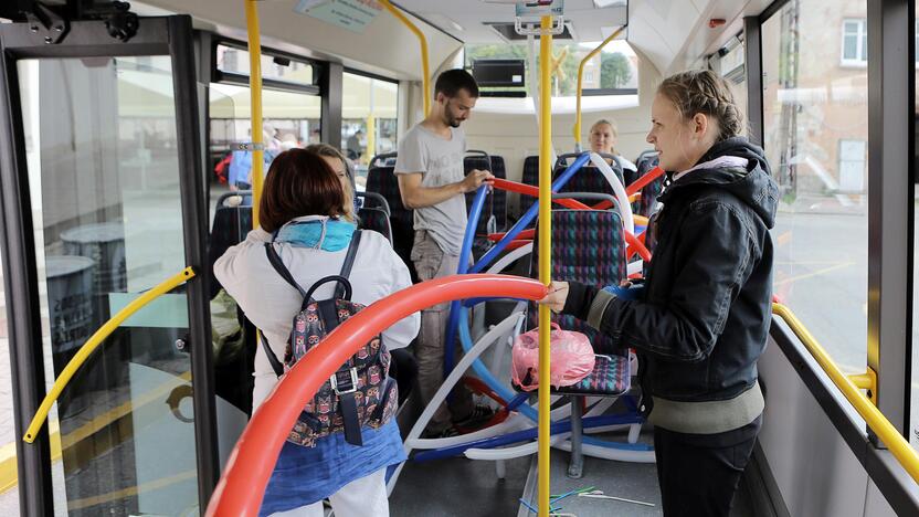 Jaunimo teatras papuošė autobusą