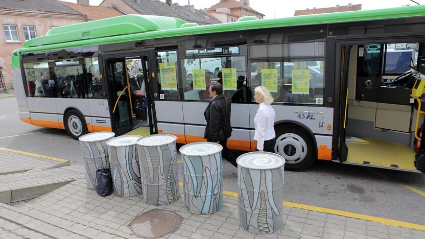 Jaunimo teatras papuošė autobusą