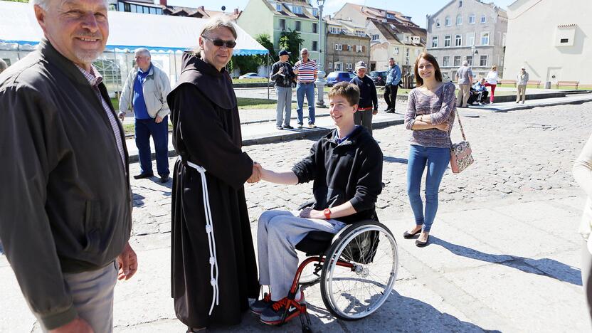 Klaipėdoje neįgalus vaikinas gavo galimybę irkluoti 