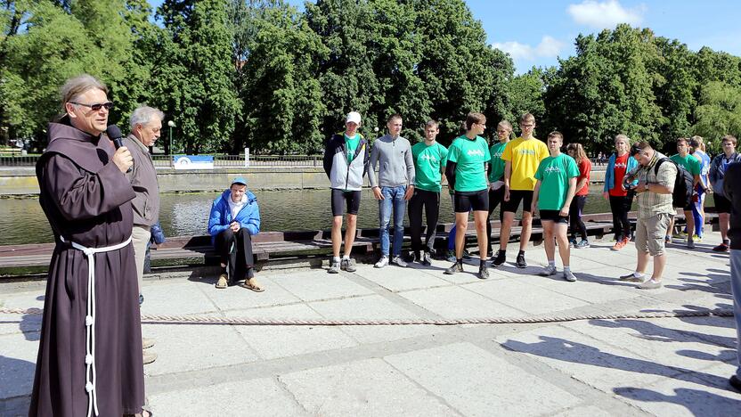 Klaipėdoje neįgalus vaikinas gavo galimybę irkluoti 