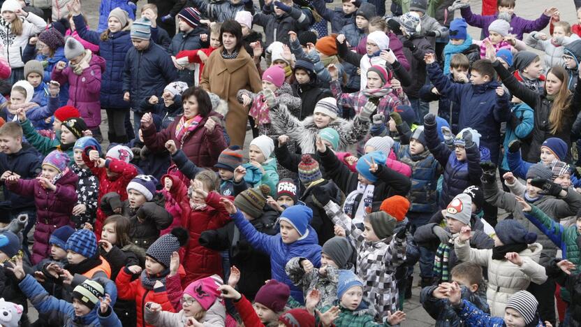 Mokinių šokis Kovo 11-osios proga