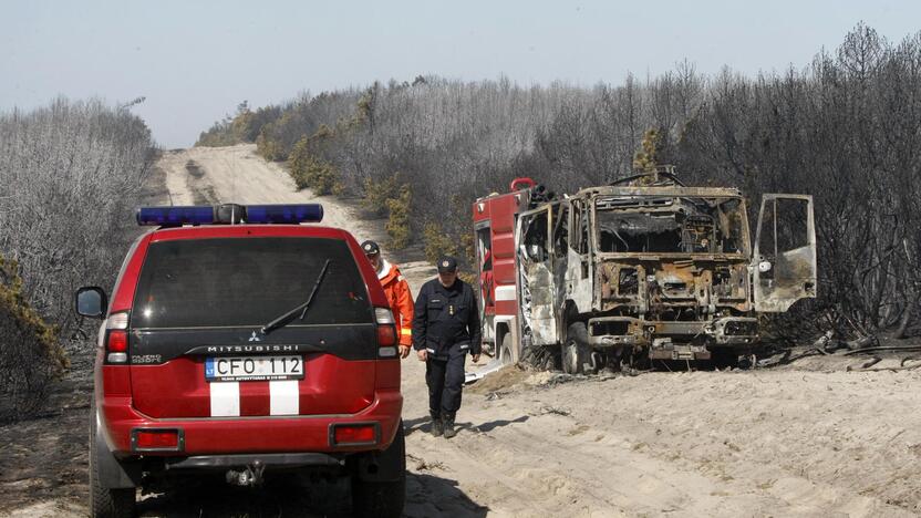 Kuršių nerijos gaisrą sutramdė gausios ugniagesių ir kariškių pajėgos