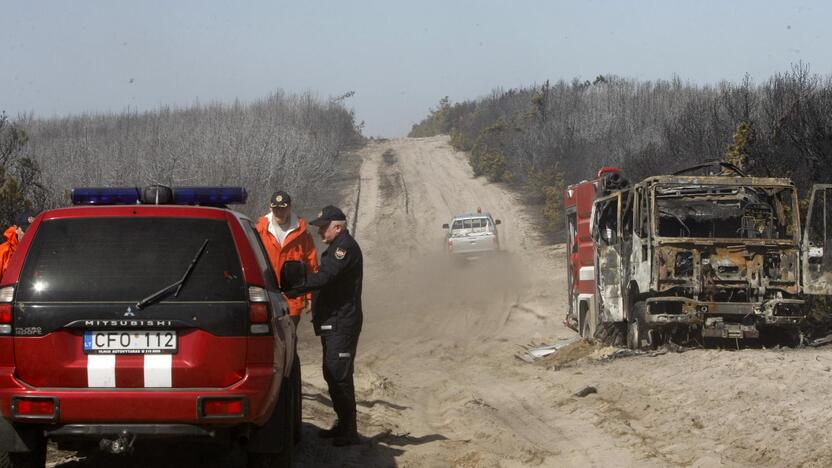 Kuršių nerijos gaisrą sutramdė gausios ugniagesių ir kariškių pajėgos