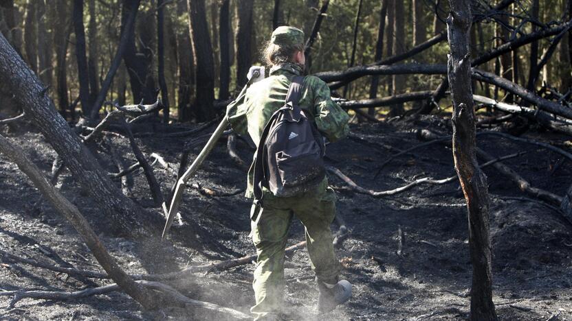 Kuršių nerijos gaisrą sutramdė gausios ugniagesių ir kariškių pajėgos