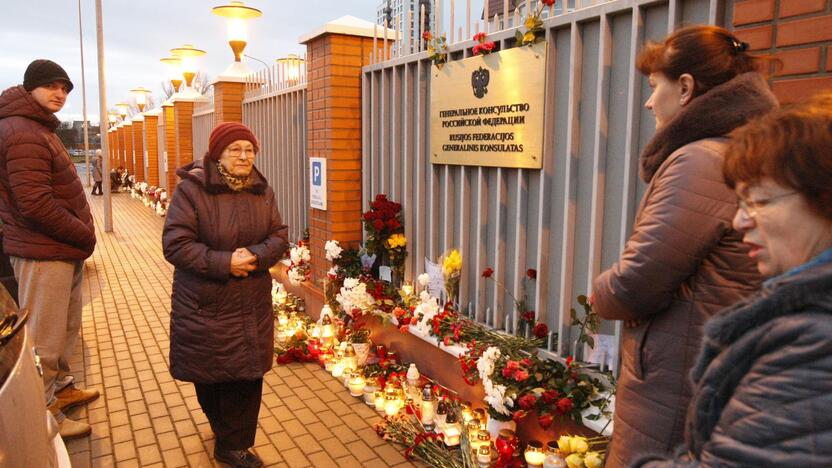 Klaipėdiečiai pagerbė sudužusio Juodojoje jūroje lėktuvo aukas