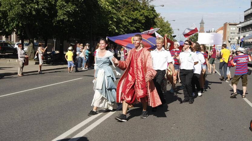 Burlaivių įgulų eisena Klaipėdos gatvėmis