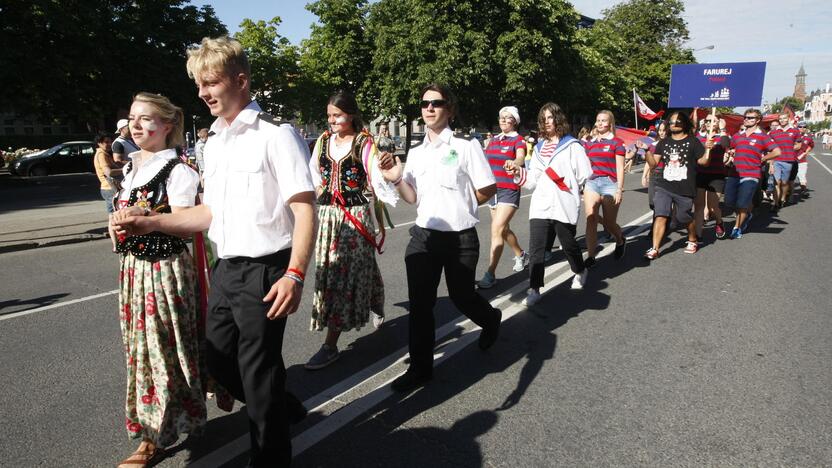 Burlaivių įgulų eisena Klaipėdos gatvėmis