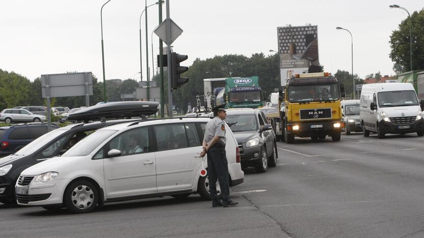 Prie keltų – automobilių spūstys