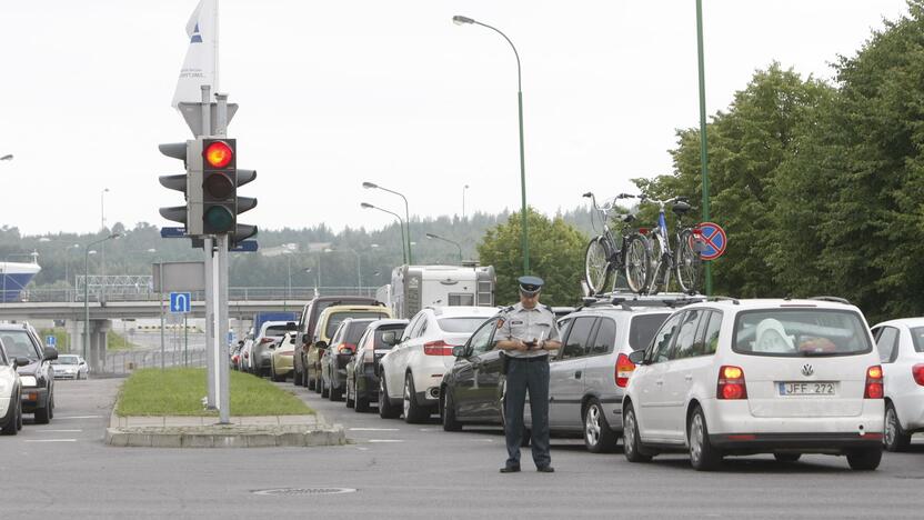 Prie keltų – automobilių spūstys