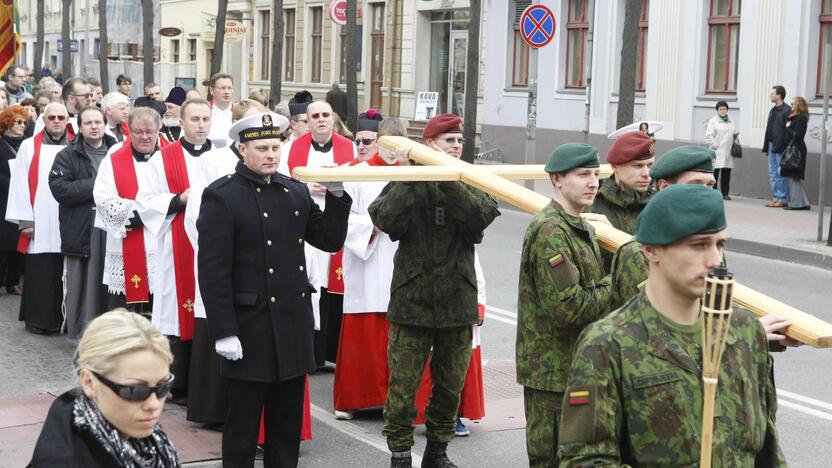 Klaipėdos tikintieji ėjo Kryžiaus kelią