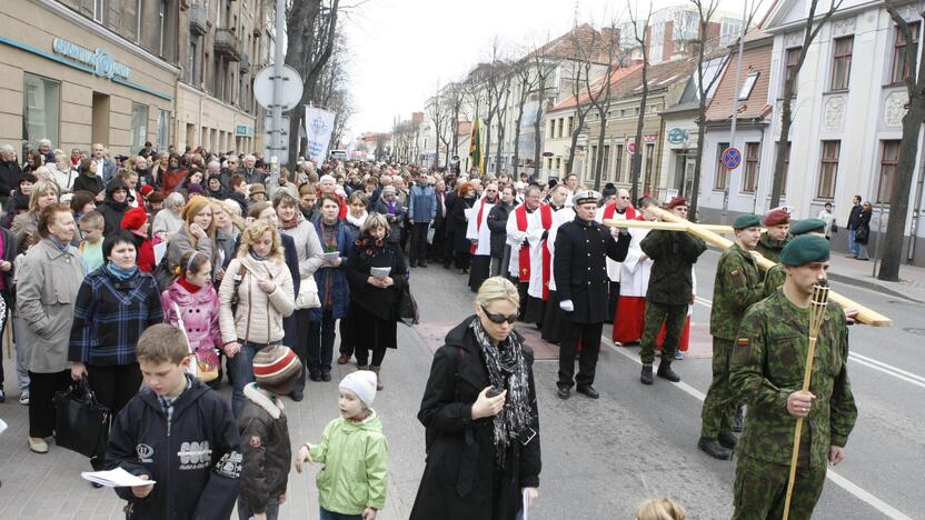 Klaipėdos tikintieji ėjo Kryžiaus kelią