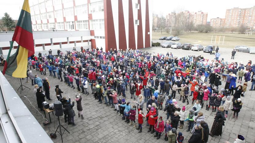 Mokinių šokis Kovo 11-osios proga