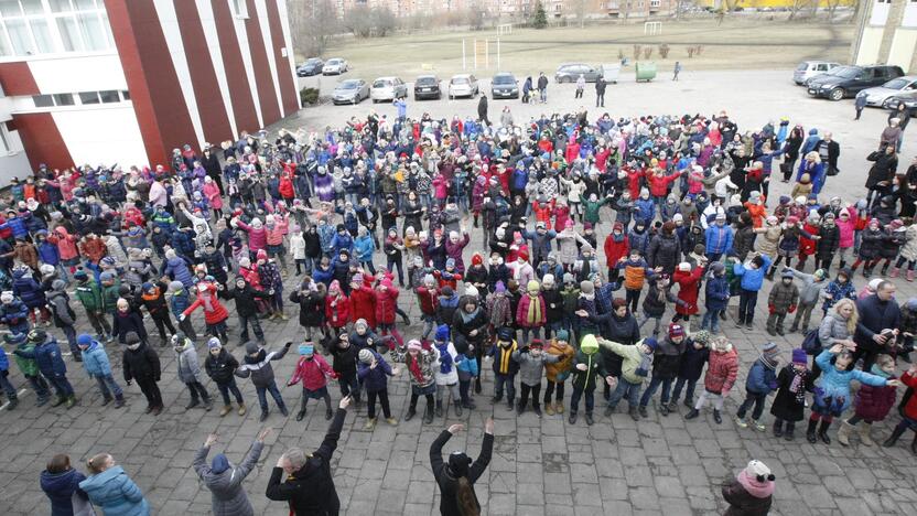 Mokinių šokis Kovo 11-osios proga