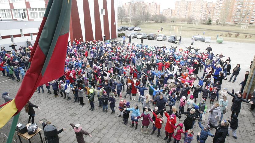 Mokinių šokis Kovo 11-osios proga