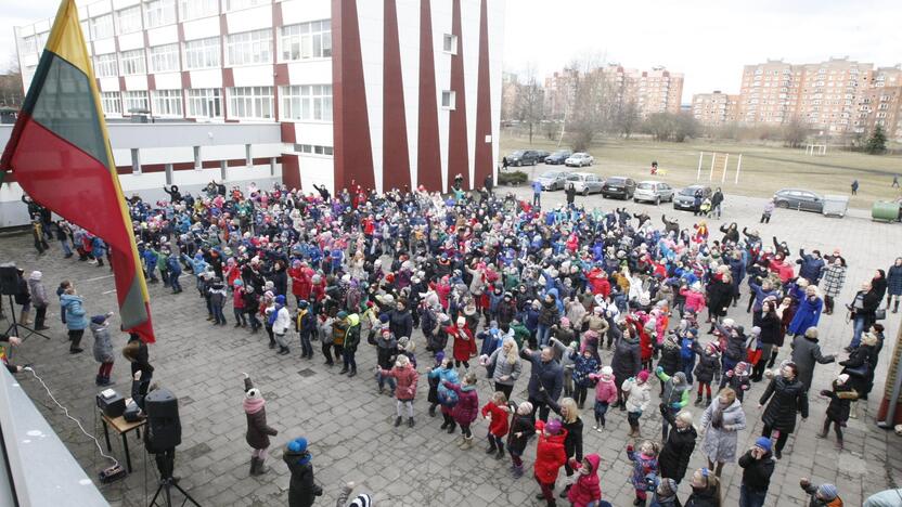 Mokinių šokis Kovo 11-osios proga