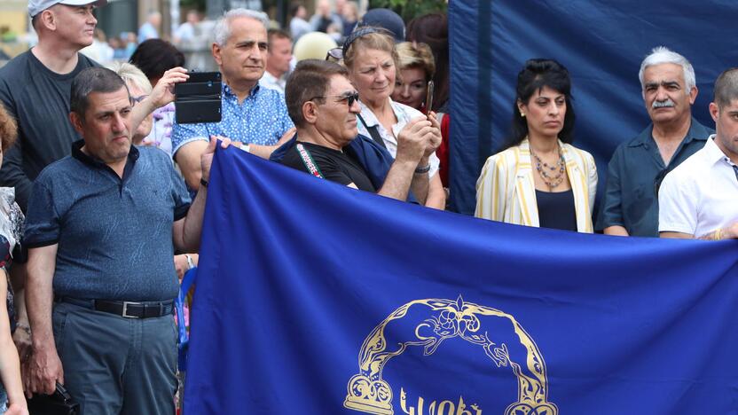 Uostamiestis skendi muzikos ir šokių garsuose