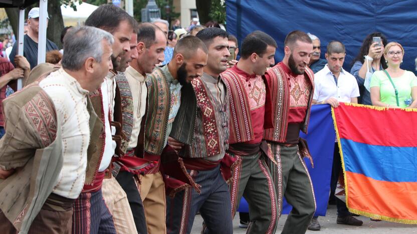 Uostamiestis skendi muzikos ir šokių garsuose