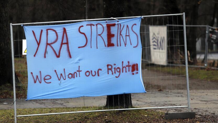 S. Dariaus ir S. Girėno stadioną stačiusių turkų protesto akcija