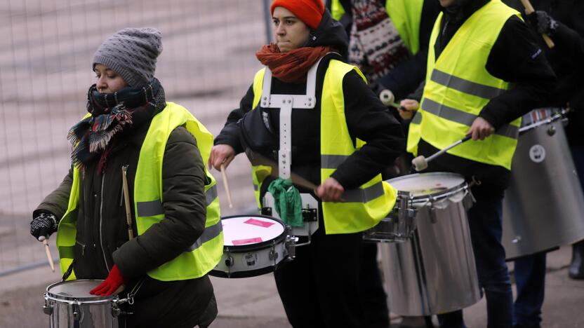 S. Dariaus ir S. Girėno stadioną stačiusių turkų protesto akcija