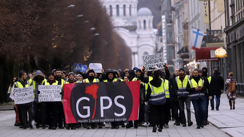 S. Dariaus ir S. Girėno stadioną stačiusių turkų protesto akcija