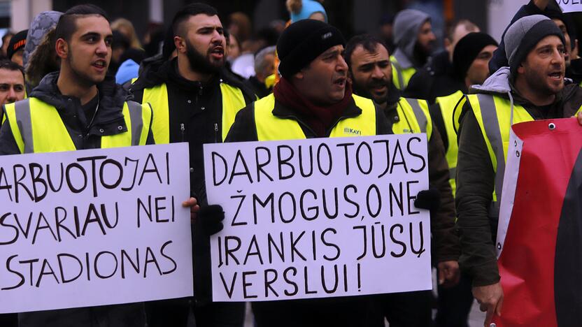 S. Dariaus ir S. Girėno stadioną stačiusių turkų protesto akcija