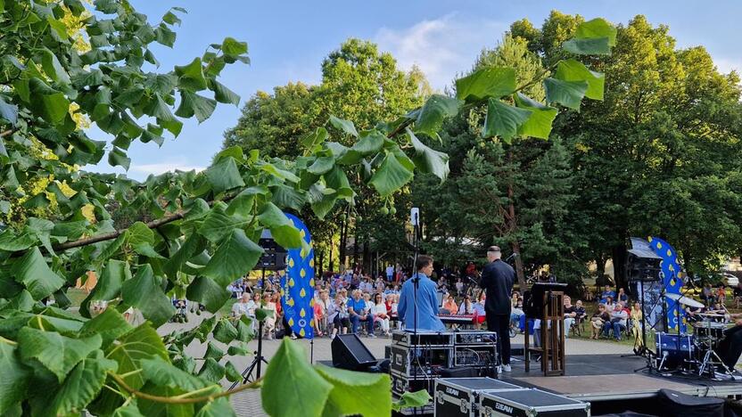 Talentingų multiinstrumentalistų atliekamos kompozicijos klausytojus nuskraidino į spalvomis, kvapais ir pojūčiais apipintą džiazo muzikos pasaulį.