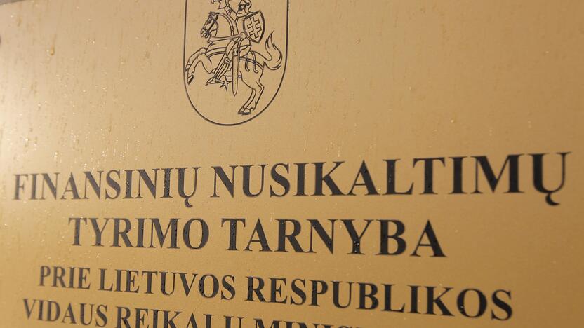 Tyrimas: jau kurį laiką FNTT aiškinasi, kokiu pagrindu keliolika Klaipėdos miesto poliklinikos gydytojų beveik per ketverius metus už daugiau nei 300 tūkst. eurų išrašė pacientams brangių pleistrų, kurių jiems net nereikėjo.