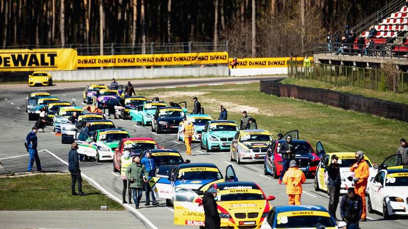 Konkurencija: vienos gausiausių BaTCC programoje – „BMW 325 Cup“ varžybos.