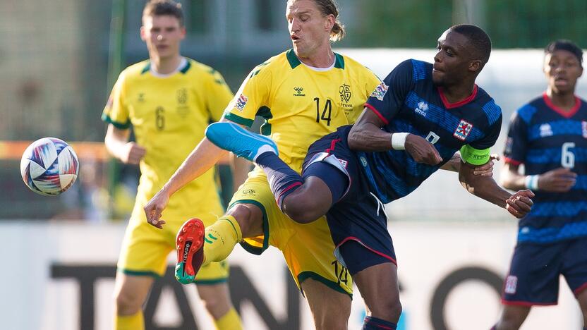 Statistika: Lietuvos futbolininkai (geltonos spalvos apranga) į Liuksemburgo komandos vartus kamuolį smūgiavo 10 kartų, varžovai – 17.