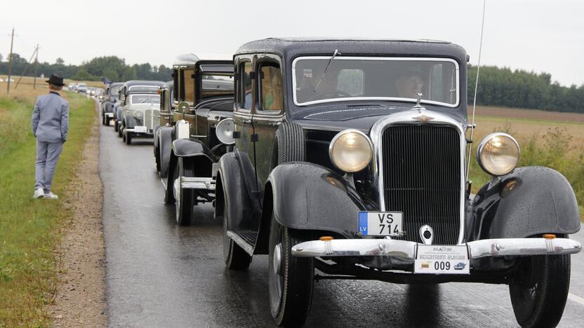 Festivalis: „Nesenstančios klasikos“ dalyvių parade šiemet – 100 transporto priemonių.