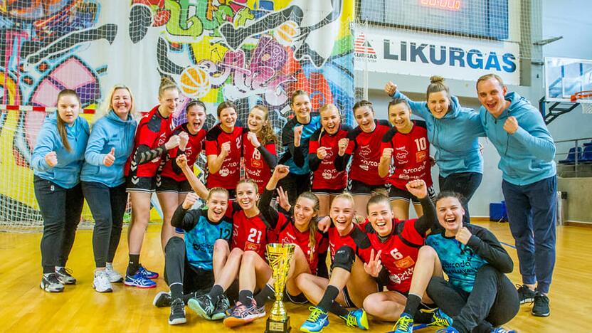 Spalva: praėjusių metų Lietuvos čempionės, Kauno rajono klubo „Cascada-HC Garliava“ rankininkės šiemet iškovojo bronzos medalius.