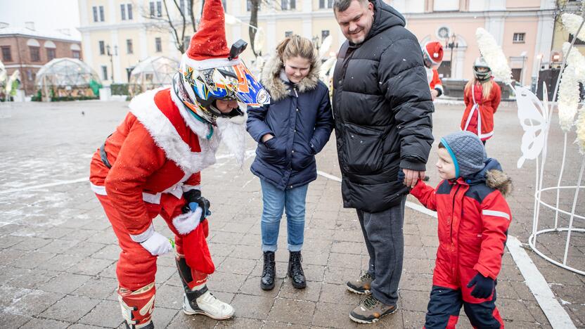 Ratuoti Kalėdų Seneliai aplankė Kauną