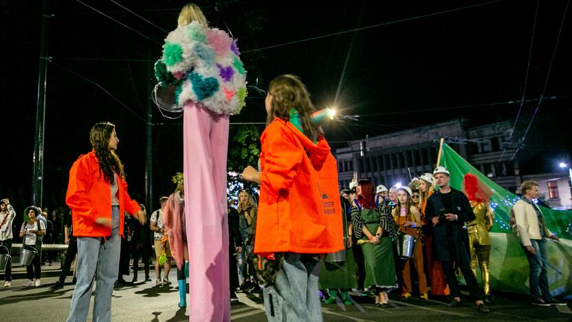 Kopimas į Parodos kalną Fluxus stiliumi