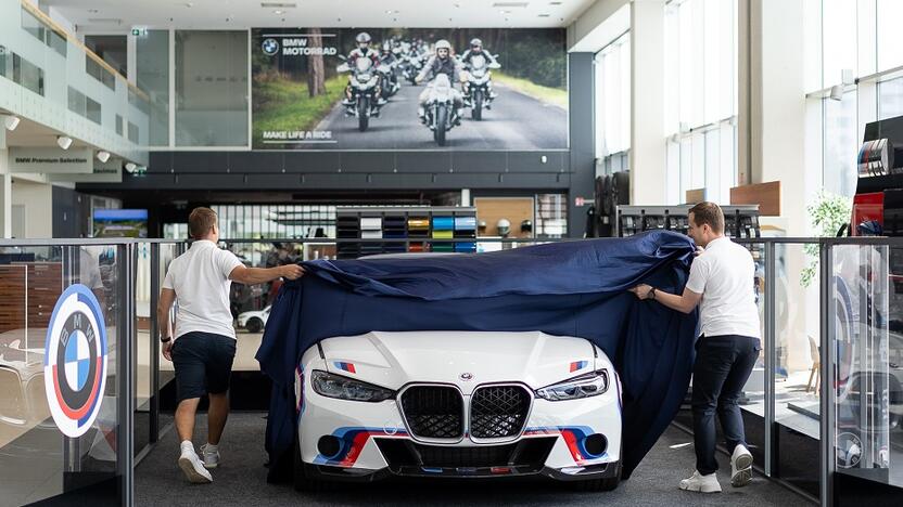 Pristatytas brangiausias BMW automobilis, skirtas įprastiems keliams – naujasis „BMW 3.0 CSL“