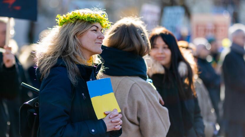 Vilniečiai susirinko „apgulti“ Rusijos ambasados