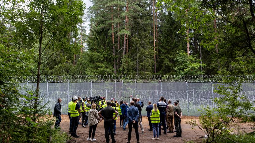 Švenčionių rajone vykdomo fizinio barjero statybos