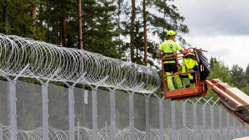 Švenčionių rajone vykdomo fizinio barjero statybos