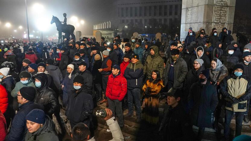 Policijos pajėgos Kazachstane tramdo protestuojančius gyventojus